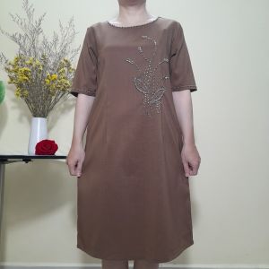 Đầm Trung Niên Kết Đá Cổ Sang Trọng - Vải Lụa Teijin Co Giãn Size Từ 50KG - 90KG