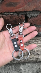 Multi Purpose Mens Key Holder Compact Design Bucolic Metal Hardware Scratch Resistant PU Leather Functional Key Holder