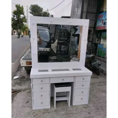 Meja Rias Minimalis Plus Lampu Full Cermin