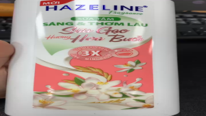 Sữa tắm Hazeline sáng và thơm lâu sữa gạo hoa Bưởi chai 800g