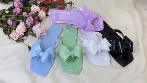 [Free Shipping] Straight Flat Jelly Butterfly PVC Flip-Flops Beach Sandals Sweet Affordable Fashion Plastic