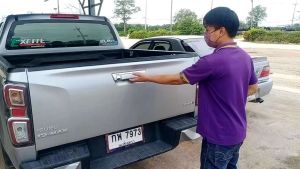 Isuzu ล็อกฝาท้าย 2020-2024 พร้อม ติดตั้ง และ มี ตัวกันไฟย้อนครบชุด