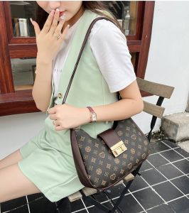 Mayley💖พร้อมส่ง กระเป๋าสะพายข้าง Crossbodyได้ หนัง PU มีให้เลือก 5 สี อะไหล่สีทอง สวยมาก