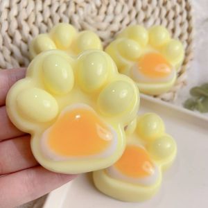 DYJJD ไข่ลวกลวก ของเล่นบีบอุ้งเท้าแมวขนาดเล็ก สีรุ้งสามสี อุ้งเท้าแมวอุ้งเท้า ของเล่นสปินเนอร์การ์ตูน น่ารักน่ารักๆ TPR. ของเล่นบีบอัด ของเล่นตลกๆ