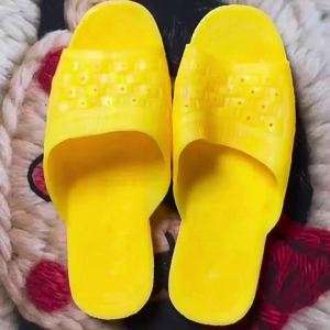 Vietnamese rubber slippers for summer anti-fall and anti-slip suitable for elderly for bathroom shower and home use rubber slide sandals