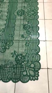 Taplak Meja Makan 6 Kursi Ukuran 150 x 230 cm Bahan kain Polyester Corak Bunga Mahkota  Warna Hijau Natal