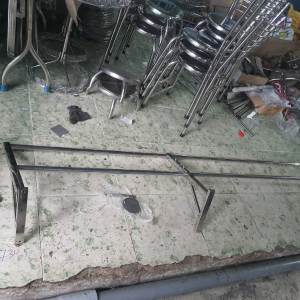Bộ cây treo đồ inox đôi 2 tầng bắt tường dài nhiều kich thuot khác nhau ra từ tường 25cm và 50cm . Ống o22 dày 1li co chống ke đỡ . Hàng chắc chắn và chịu tải nặng ..