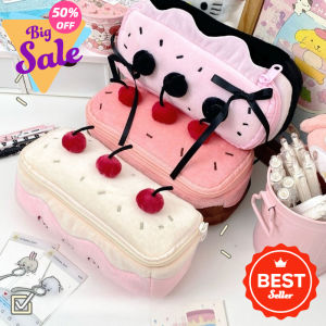 Lorra กล่องดินสอ Plush Cherryน่ารักเค้ก กระเป๋าดินสอ วิจิตร ความจุขนาดใหญ่ อาวุโส นักเรียน เครื่องเขียน