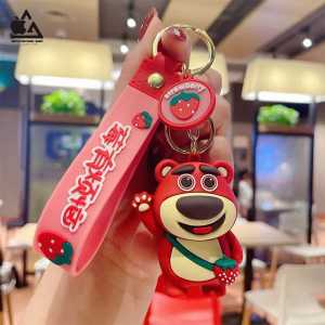 Gantungan Kunci Lucu 3D Lotso Strawberry + Tali Tulisan Lotso & Mini Strawberry + Kaitan Keychain Tas Key Chain Disney Karakter Kartun Gantungan Kunci Motor Mobil Rumah Bag Hadiah Gift Souvenir Ultah Ulang Tahun