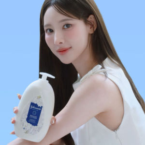 Johnsons Beauty Body Lotion - Pure Fluorescent Lotion Jasmine & White Lily Fragrance 500ml – Highly Moisturizing Glowing and Hypoallergenic for All Skin Types Large Capacity