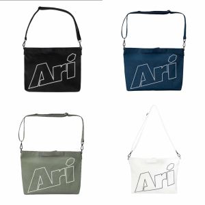 ARI SHOULDER BAG / กระเป๋าสะพายไหล่ Ari สีดำ สีกรม สีเทา สีขาว