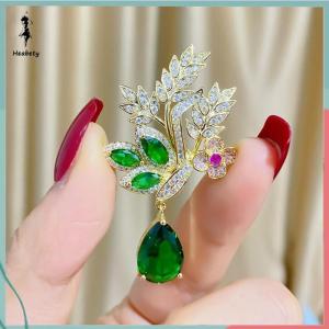 ส่วนลด 10 บาท สำหรับการซื้อ 1 ชิ้น เข็มกลัดหูข้าวสาลีพลอยเทียมสวยเก๋สำหรับผู้หญิงแฟชั่นหยดน้ำบนใบรูปเข็มกลัดเครื่องประดับชุดกี่เพ้า