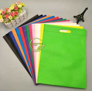 Kodian Isi 20 Tas Spunbond Goodie Bag Model Oval Kain Polos Uk Sedang Besar Kecil 20x26 25x35 30x40