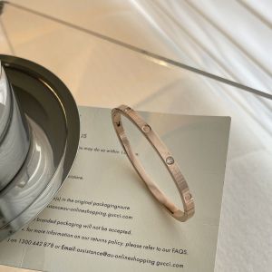 [ Narrow bracelet ] European and American classic titanium steel clasp bracelet niche relaxed high-end feel fashionable and versatile