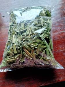 หญ้าม้า ใบสดตัดใหม่ หรือ ใบหญ้าม้าแห้ง สำหรับทำชาดื่ม หรือ คลอโรฟิลล์ Chlorophyll ดื่มได้