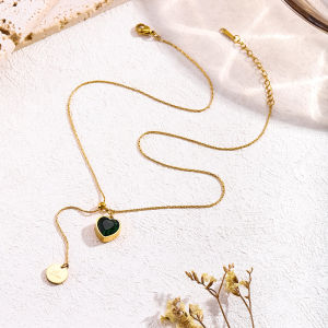 AE Emerald diamond heart-shaped titanium steel necklace for women light luxury niche design titanium steel does not fade clavicle chain is adjustable
