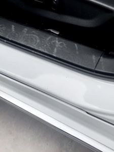 Car threshold strip anti stepping protection sticker carbon fiber grain leather sticker welcome pedal scratch resistant cartoon decorative strip universal