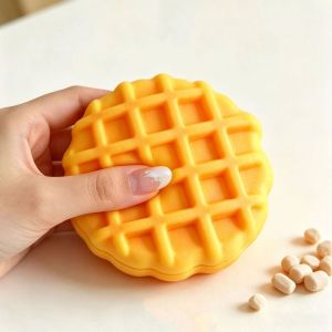DITIPOO Hiệu ứng âm thanh Đồ chơi bóp hình bánh waffle Giòn tan Các khối xây dựng Đồ chơi mềm hình bánh quế nứt nẻ Di động Thoải mái Bóng giảm căng thẳng cảm giác Đồ chơi bàn làm việc văn phòng