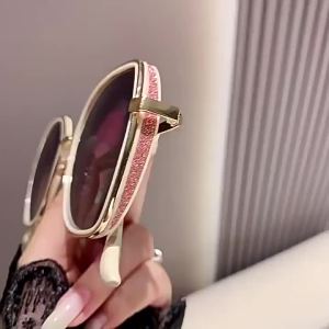 AU Kính râm nữ hot trend đa năng chống tia UV gọng lớn giúp mặt  tròng phân cực phong cách cao cấp kính lái xe kính mát.