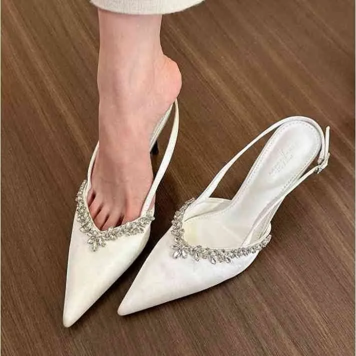 Gi%C3%A0y%20Sandal%20Cao%20G%C3%B3t%20M%C5%A9i%20Nh%E1%BB%8Dn%20Satin%20%C4%90%C3%ADnh%20%C4%90%C3%A1%20Sang%20Ch%E1%BA%A3nh%20%C4%90%E1%BA%BF%205cm%20D%C3%A1ng%20Slingback%20C%C3%B3%20Quai%20%C4%90i%E1%BB%81u%20Ch%E1%BB%89nh%20CG11%20%0ATaoladyshoes%20-%20Image%209