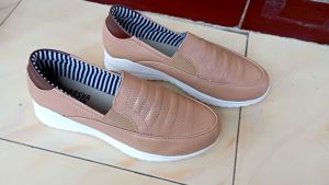 Sepatu Kulit Wanita & Sneakers Wanita Bahan Kulit Garut