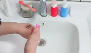 Dụng cụ chà mặt bàn chải làm sạch da mặt bằng silicone mềm mại miếng bọt biển dùng để rửa mặt massage làm sạch lỗ chân lông loại bỏ mụn đầu đen và tế bào chết phù hợp với mọi loại da kể cả da nhạy cảm da dầu và da khô (4 màu ngẫu nhiên).