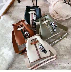 กระเป๋าเป้ที่ขายดีที่สุด สปอตใหม่กระเป๋าหญิงกระเป๋าสะพายกระเป๋าถือแฟชั่นกระเป๋าถัง กระเป๋าสะพายข้างกระเป๋าทรงถังกระเป๋าผู้หญิงกระเป๋าสะพายไหล่แฟชั่น