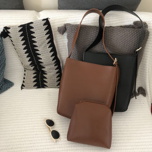 2025 Textured Leather Vintage Stylish Square Bucket Bag with Wide Shoulder Strap with free pouch