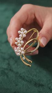 Large Cluster Pearl Rhinestone Knot Brooch for Women Elegant Sculptural Loop Design Pavé Crystal Statement Brooch Pin for Blazer Suit Coat Dress