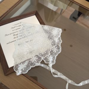 PTK52 สไตล์ชนบท ผ้าพันคอถักลายลูกไม้ โบว์น๊อต ดอกไม้ประดับดอกไม้ ผ้าพันคอสามเหลี่ยมผ้าพันคอ สง่างามเรียบหรู ตาข่ายแบบตาข่าย แถบคาดศีรษะสามเหลี่ยม สาวๆ