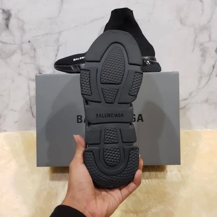 Sepatu on sale sneakers balenciaga