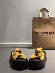[Free Shipping] WomenS Height-Increasing Slippers 2025 New Style Suitable For Outdoor Wear In Summer With A Sophisticated And Fashionable Design Easy To Match With Dresses Lightweight And Featuring A Thick Sole