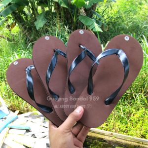 SENDAL JEPIT SANTAI COWOK DEWASA WARNA COKLAT