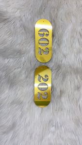 Biển số nhà biển phòng nhà nghỉ khách sạn căn hộ chung cư kích thước 8x20cm bằng nhôm nhựa Aluminium vàng gương cắt CNC