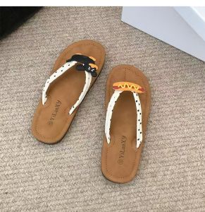 Free Shipping Cute Sweet Cartoon Flip-Flops New Style Sandals High-Value Versatile Slippers Outdoor Casual Sandals