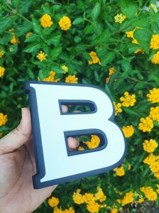 Huruf angka Timbul 3D Akrilik pinggir hitam