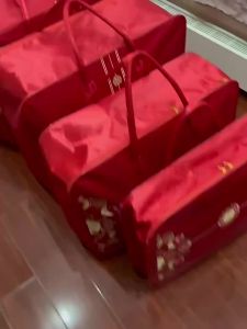 FE Wedding Clothes Quilt Dowry Happy Quilt Buggy Bag Embroidered Satin Oxford Cloth Handbag Wedding Blanket Yan Cheng Packaging