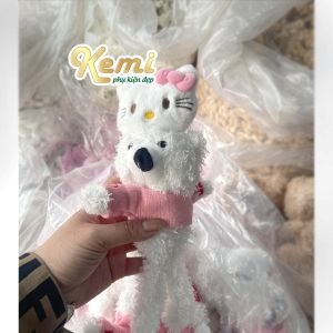 Gấu xù lông trắng đội mèo Kitty mặc áo hồng dễ thương kèm tag cài