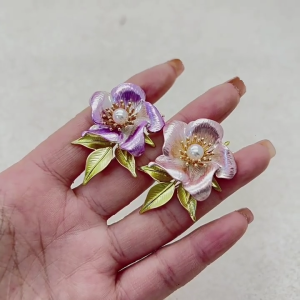 Elegant Camellias Brooch Pin with Faux Pearls Lapel Accessory Sophisticated Accessories for Wedding Attire