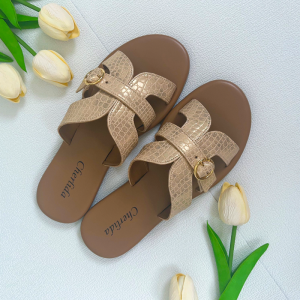 NEW! รองเท้าแตะ ผู้หญิง แฟชั่น ปรับสายได้  รุ่น ARIN ON LAWN STREET พื้นนุ่ม Made in Thailand วัสดุหนังนุ่มไม่บาด