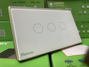 Công tắc thông minh 3 nút cao cấp viền vàng Hunonic điều khiển qua điện thoại. Kết nối Wifibảo hành 1 năm