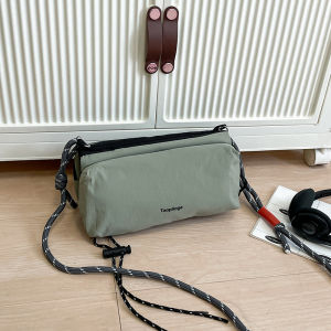 Niche 2025 New trendy water bottle bag for both men and women outdoor hiking crossbody bag lightweight multi-layer small shoulder bag