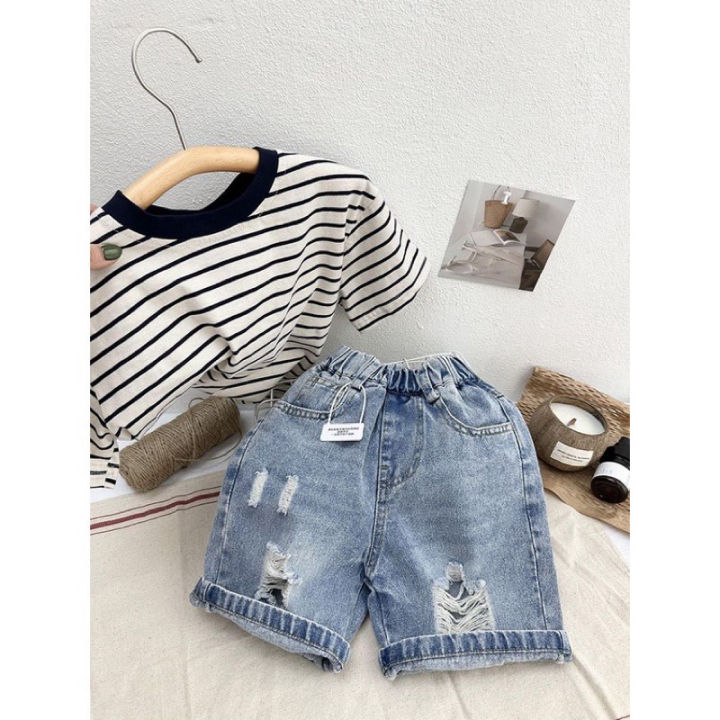 Quần short jean bé trai phong cách bụi bặm xanh sáng