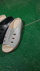 2025 Summer Soft Leather WomenS Slip-On Mid-Heel Outdoor Slippers Thick-Soled Wedge Beach Sandals