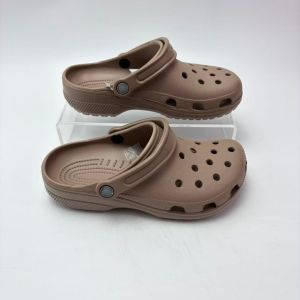 Crocs Giày Croc dành cho nam và nữ phong cách cổ điển của người nổi tiếng dép sandal mùa hè chống trơn trượt thoáng khí mũi kín dùng cho ngoài trời.