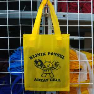 Tas Spunbond Goodie Bag Tote Custom Desain Sablon Lipat Samping 20x26x9 25x35x8 30x40x8 38x45x11