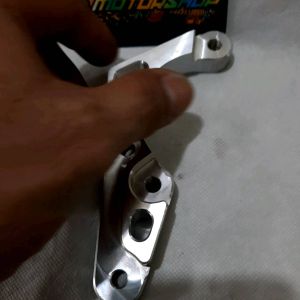 Breket Kaliper 2Piston 2P Depan Disc 220mm Pnp Ninja150/ Ninja R/ Ninja RR/ Satria Fu