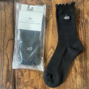 New Product ALO Embroidered ruffled yoga socks   Lace-trimmed solid-color breathable womens athletic and fitness cotton socks