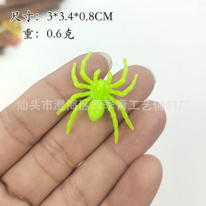 Fake spiders can be mixed with Halloween decoration propsspiders for pranks and simulation