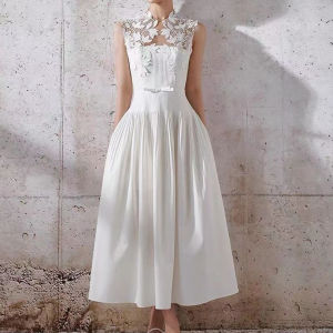 เอี๊ยมแบบไร้สายที่ละลายน้ำได้กลวงลูกไม้อารมณ์ทางสังคมเดรสวันพักผ่อนสีขาว